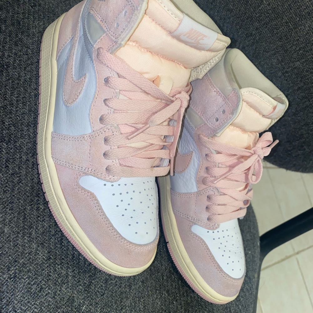 Pink and white Jordan’s size 7 women’s